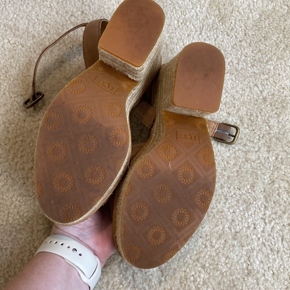UGG Summer Sandals Size 9 - Picture 2 of 4